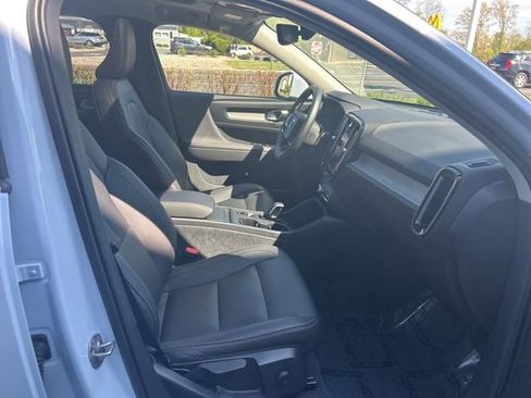 Used 2025 Volvo XC40 B5 Core AWD/4WD image 15