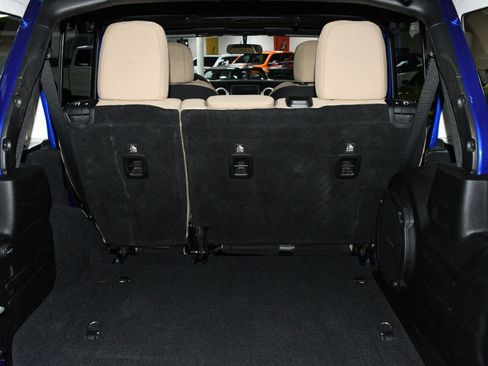 Used 2018 Jeep Wrangler Unlimited Sahara AWD/4WD image 95