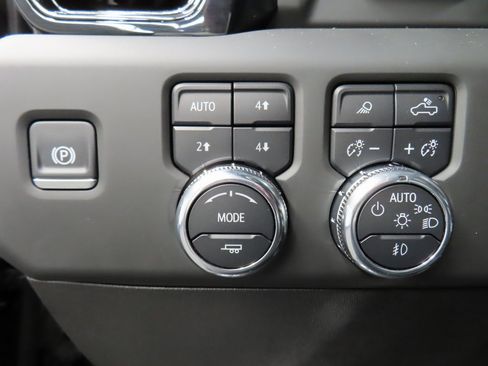 Used 2025 GMC Sierra 3500 AT4 image 61