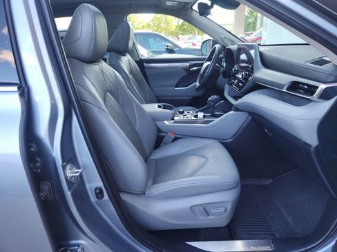 Certified 2024 Toyota Highlander Platinum AWD/4WD image 30