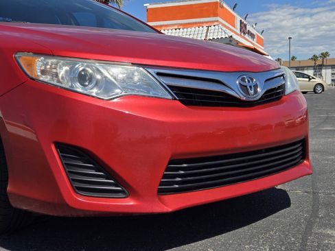 Used 2014 Toyota Camry LE FWD image 5