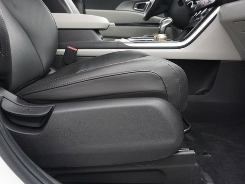 Used 2024 Kia Carnival LX FWD image 25