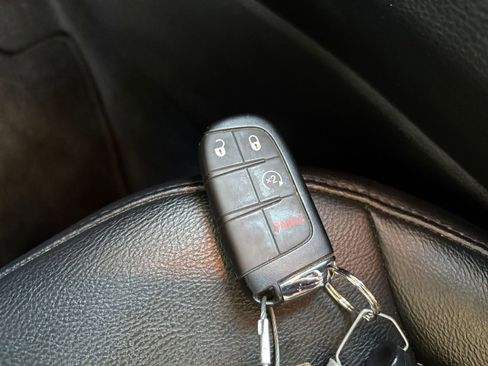 Used 2025 Jeep Compass Limited image 22