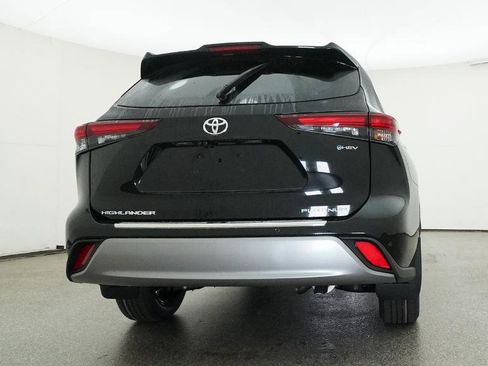 New 2026 Toyota Highlander Platinum AWD/4WD image 13