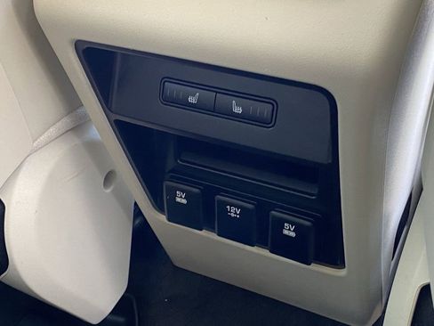 Used 2017 Land Rover Discovery Sport HSE Luxury image 17