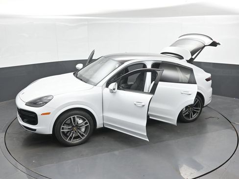 Used 2023 Porsche Cayenne Turbo AWD/4WD image 50