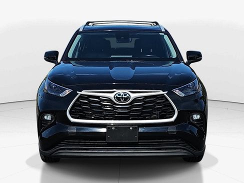 Used 2023 Toyota Highlander XLE AWD/4WD image 9
