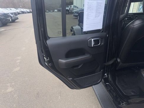 Used 2022 Jeep Gladiator Overland image 15