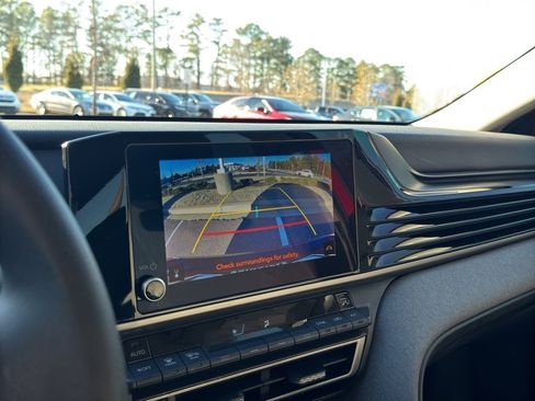 Used 2025 Toyota Camry LE w/ Convenience Package image 22