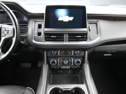 Used 2023 Chevrolet Suburban Premier AWD/4WD image 6