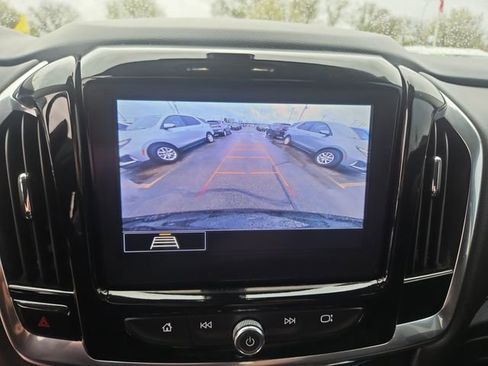Used 2020 Chevrolet Traverse LT FWD image 21