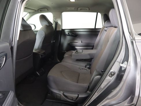Used 2023 Toyota Highlander LE image 21