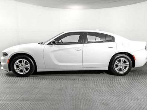 Used 2023 Dodge Charger SXT RWD image 3