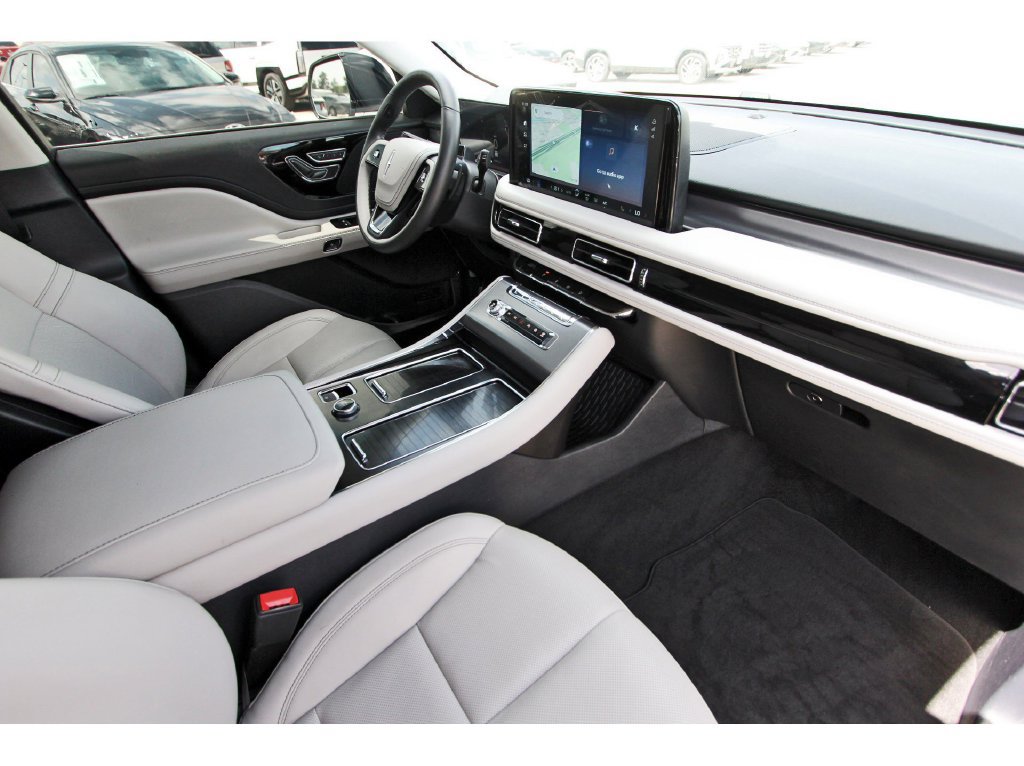 Used 2025 Lincoln Aviator 2WD image 31