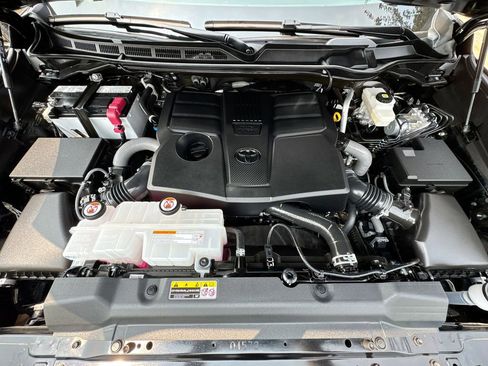 Used 2025 Toyota Tundra Limited image 28