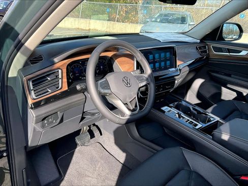 New 2026 Volkswagen Atlas SE image 9