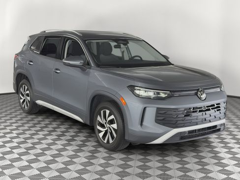 Used 2025 Volkswagen Tiguan S FWD image 7