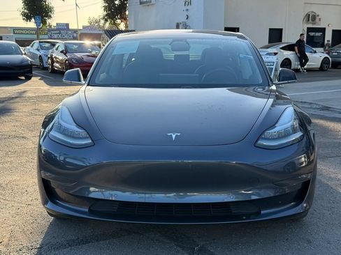 Used 2018 Tesla Model 3 Long Range RWD image 2