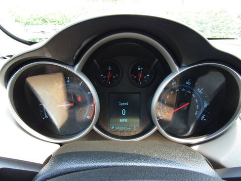 Used 2012 Chevrolet Cruze LS w/ Connectivity Package FWD image 13