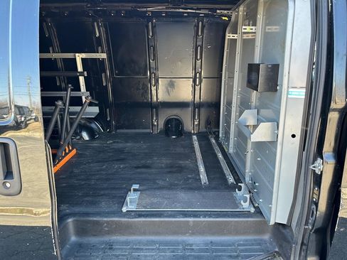 Used 2018 Chevrolet Express 2500 w/ Driver Convenience Package image 24