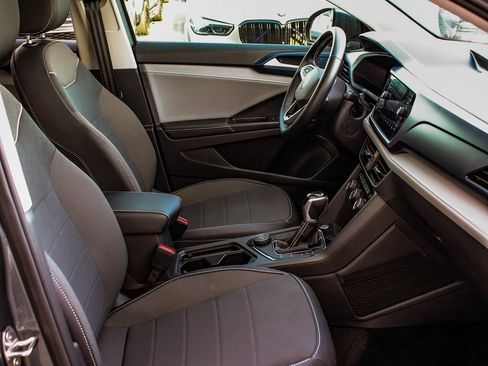 Used 2024 Volkswagen Taos SE w/ Panoramic Sunroof Package image 42