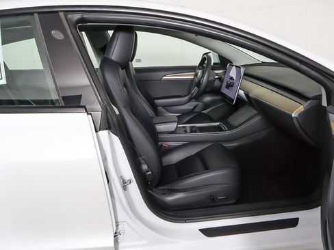 Used 2023 Tesla Model 3 Standard Range RWD image 30