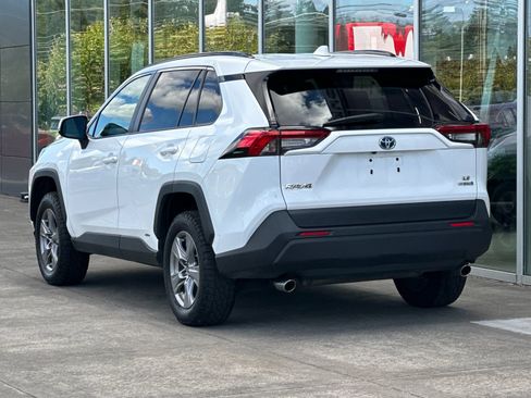 Used 2023 Toyota RAV4 LE AWD/4WD image 5