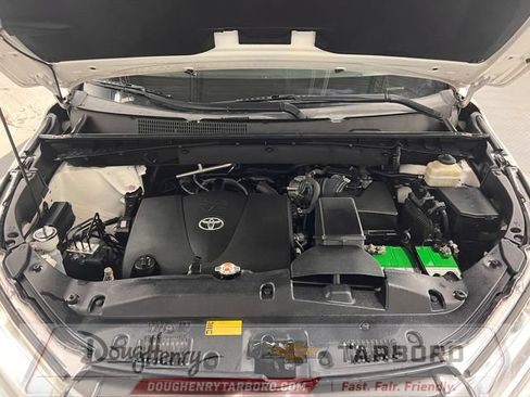 Used 2018 Toyota Highlander XLE FWD image 24