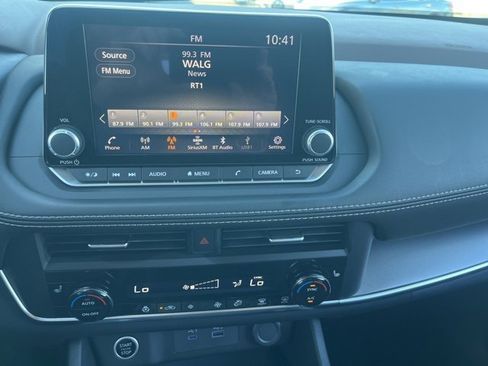 Used 2023 Nissan Rogue SV w/ SV Premium B Package image 15