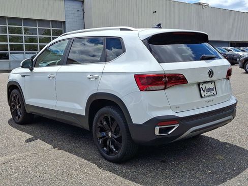 Used 2022 Volkswagen Taos SE w/ Panoramic Sunroof Package FWD image 28