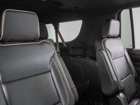 Used 2021 Chevrolet Suburban Premier w/ Premium Package image 33