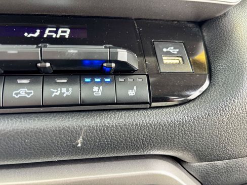 Used 2022 Toyota Tundra Limited w/ Power Package AWD/4WD image 5