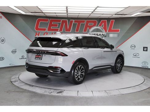 Used 2026 Lincoln Nautilus Premier AWD/4WD image 4