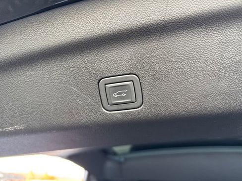 Used 2023 Cadillac Escalade Premium Luxury Platinum image 32