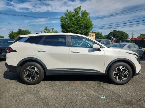 Used 2023 Kia Sportage LX AWD/4WD image 7