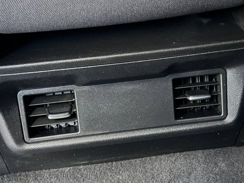Used 2022 Chevrolet Silverado 1500 Custom RWD image 17