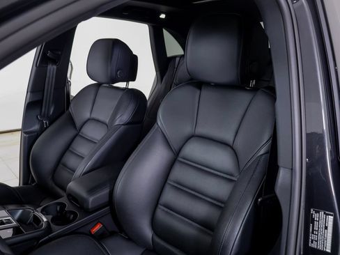 Certified 2026 Porsche Macan AWD/4WD image 11