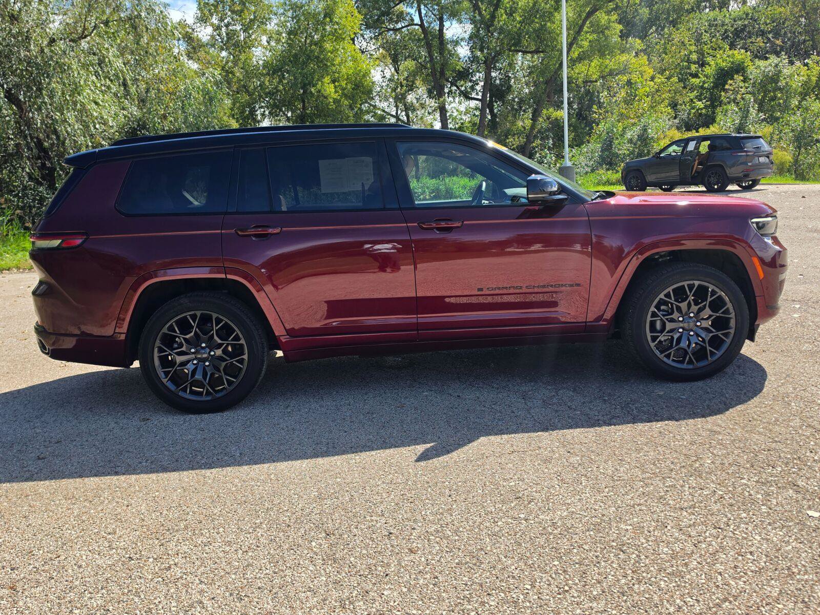 Used 2025 Jeep Grand Cherokee L Summit AWD/4WD image 7
