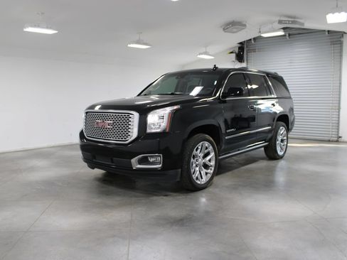 Used 2017 GMC Yukon Denali w/ Open Road Package AWD/4WD image 4