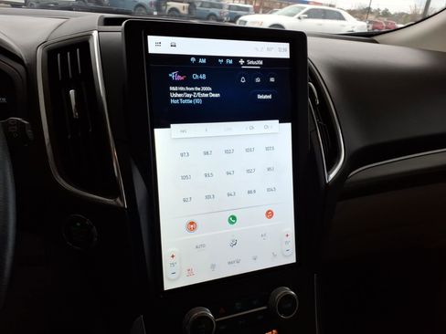 Used 2024 Ford Edge Titanium image 9