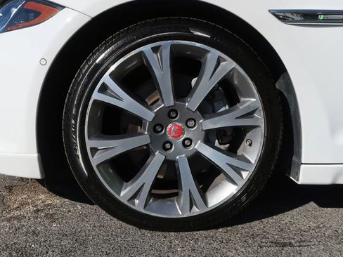 Used 2019 Jaguar XJ R-Sport image 58