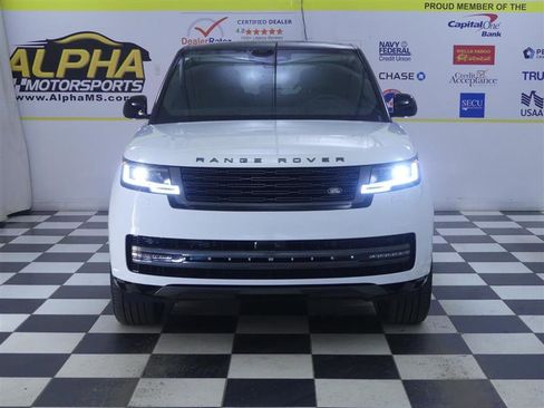 Used 2025 Land Rover Range Rover SE AWD/4WD image 2