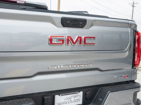 Used 2024 GMC Sierra 1500 AT4 w/ AT4 Premium Package AWD/4WD image 9