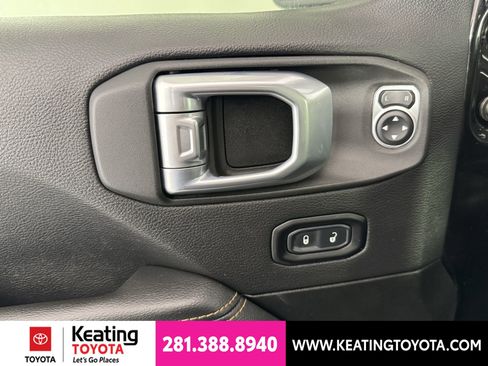 Used 2022 Jeep Gladiator Overland AWD/4WD image 12