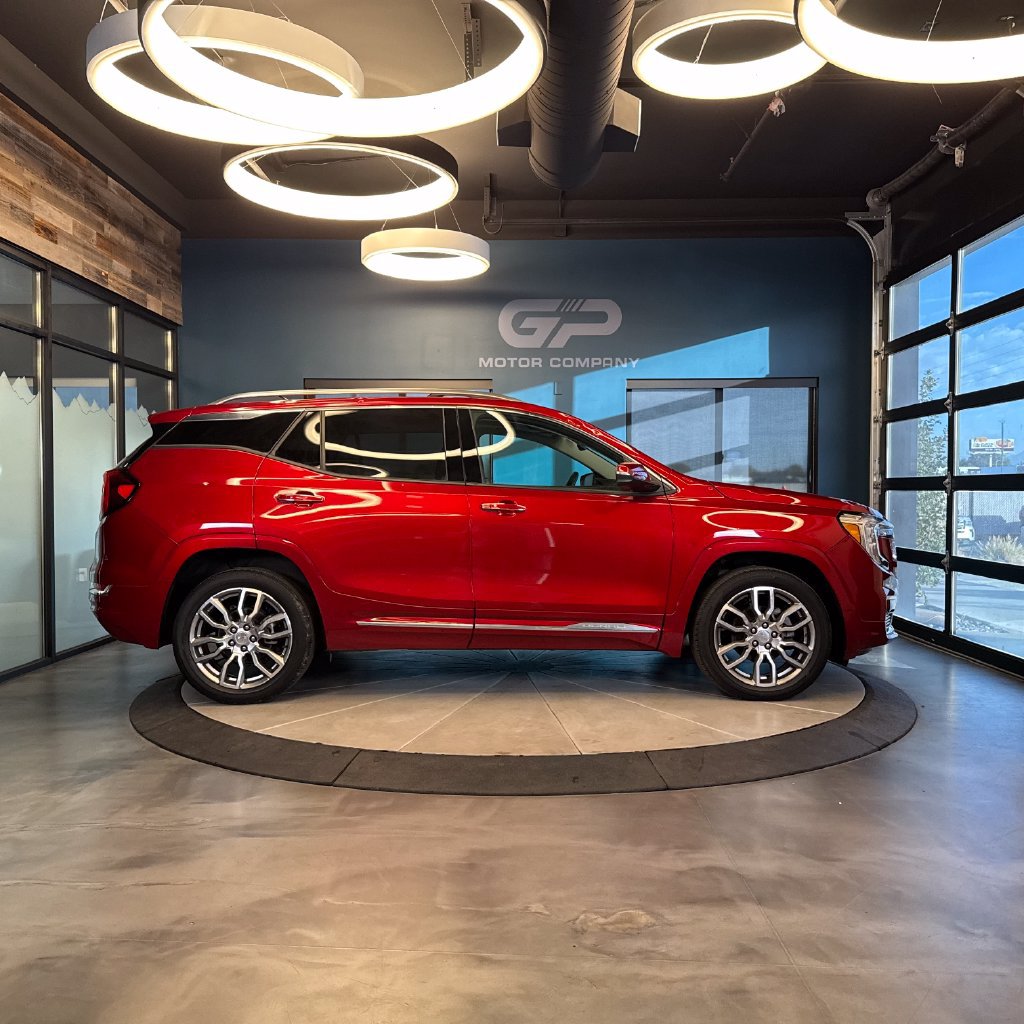 Used 2023 GMC Terrain Denali AWD/4WD image 2
