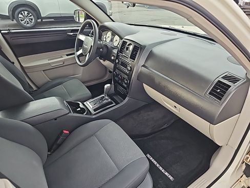 Used 2007 Chrysler 300 RWD image 17