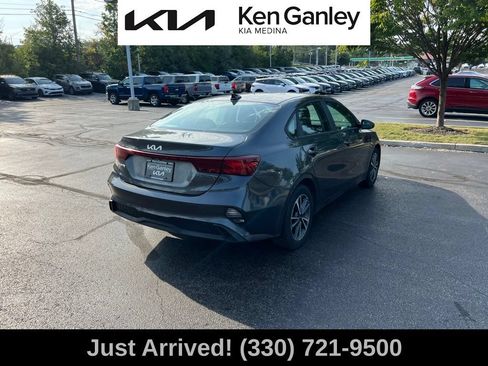 Certified 2022 Kia Forte LXS FWD image 5