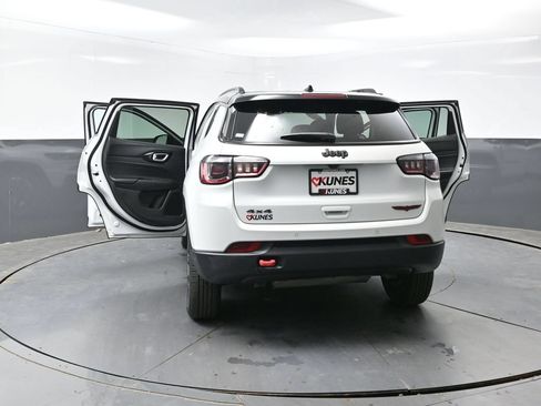 Used 2025 Jeep Compass Trailhawk AWD/4WD image 56