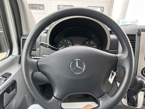 Used 2012 Mercedes-Benz Sprinter 3500 image 12