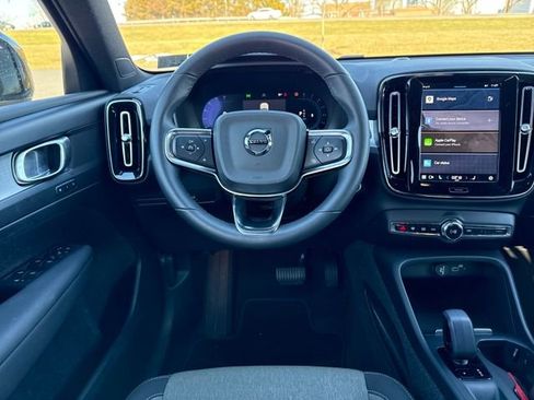 Used 2023 Volvo XC40 B5 Core image 13